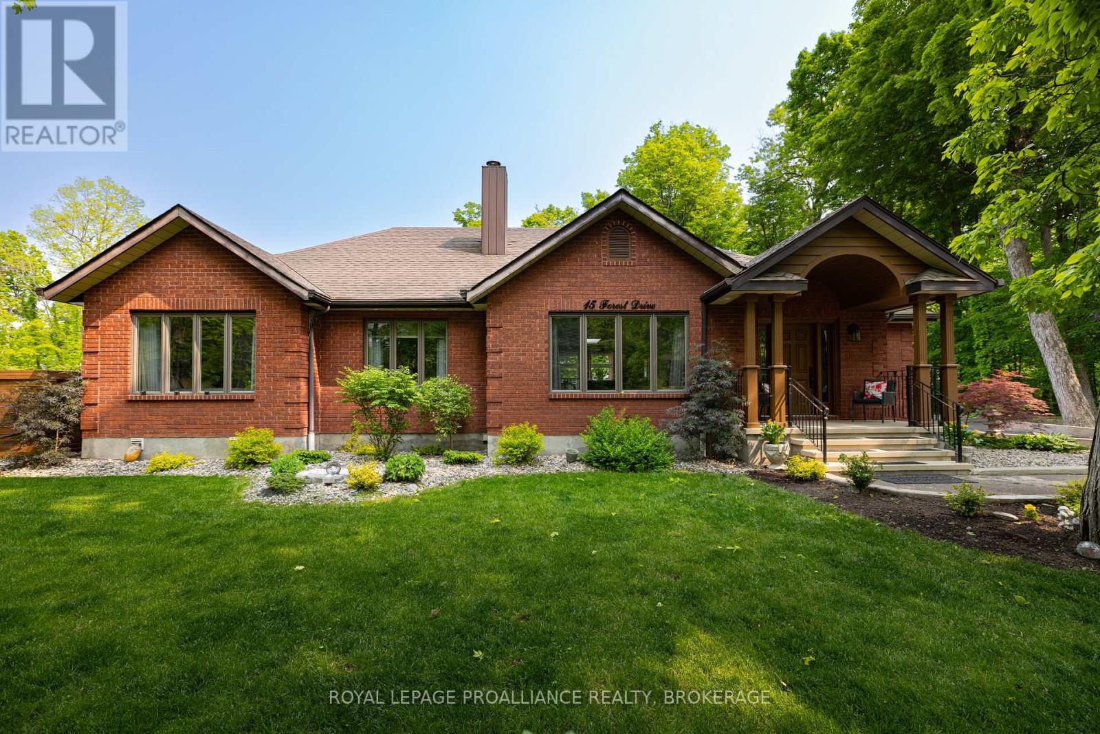 15 FOREST DRIVE, Kingston, Ontario