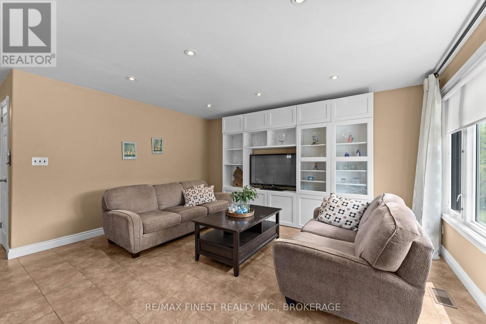 95 Calderwood Drive, Kingston, Ontario  K7M 6L5 - Photo 6 - X12202555