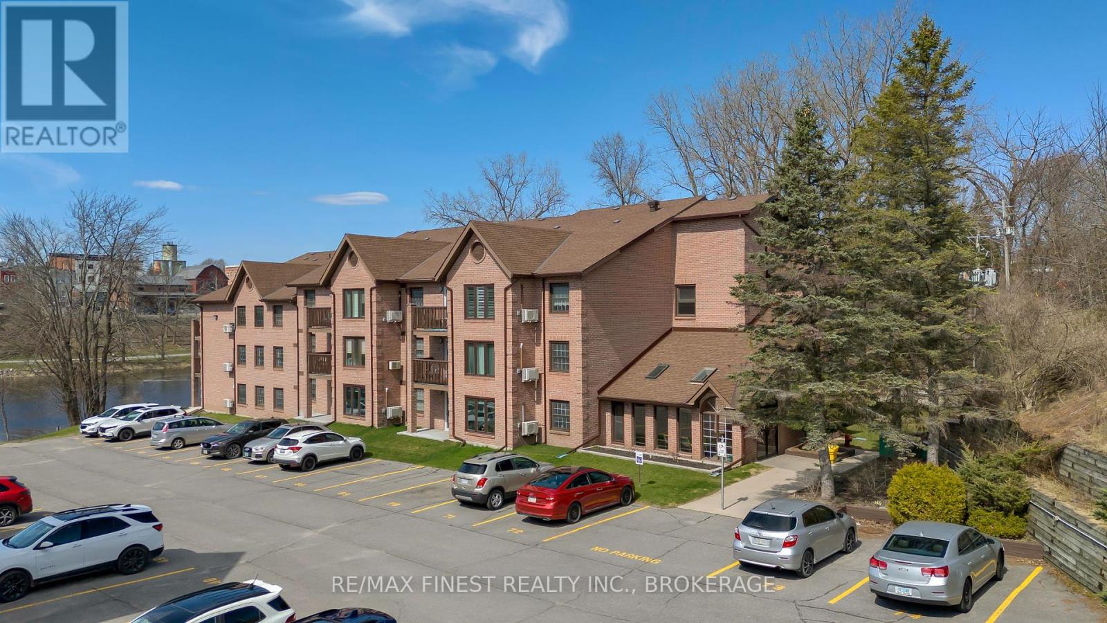 205 - 11 CENTRE STREET S, Greater Napanee, Ontario