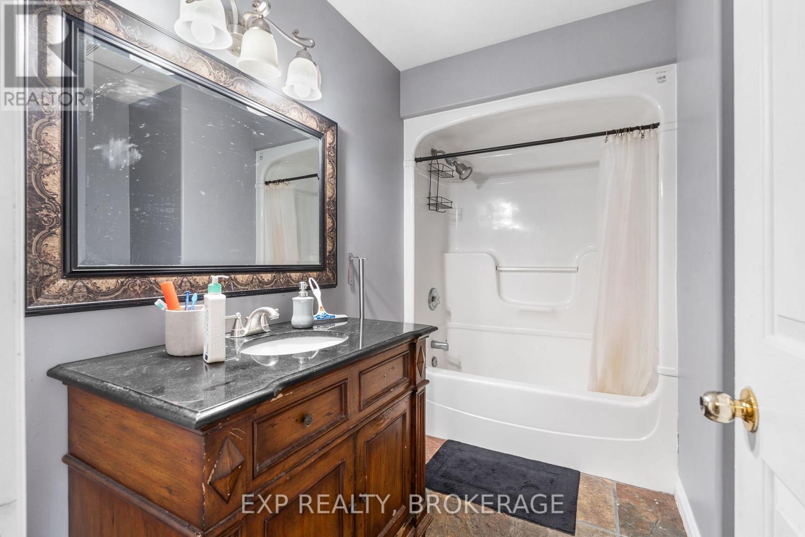 1872 Berrywood Crescent, Kingston, Ontario  K7P 3G8 - Photo 16 - X12206963