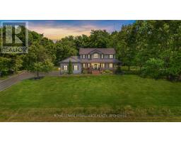 10 OWEN AVENUE, Front of Leeds & Seeleys Bay, Ontario