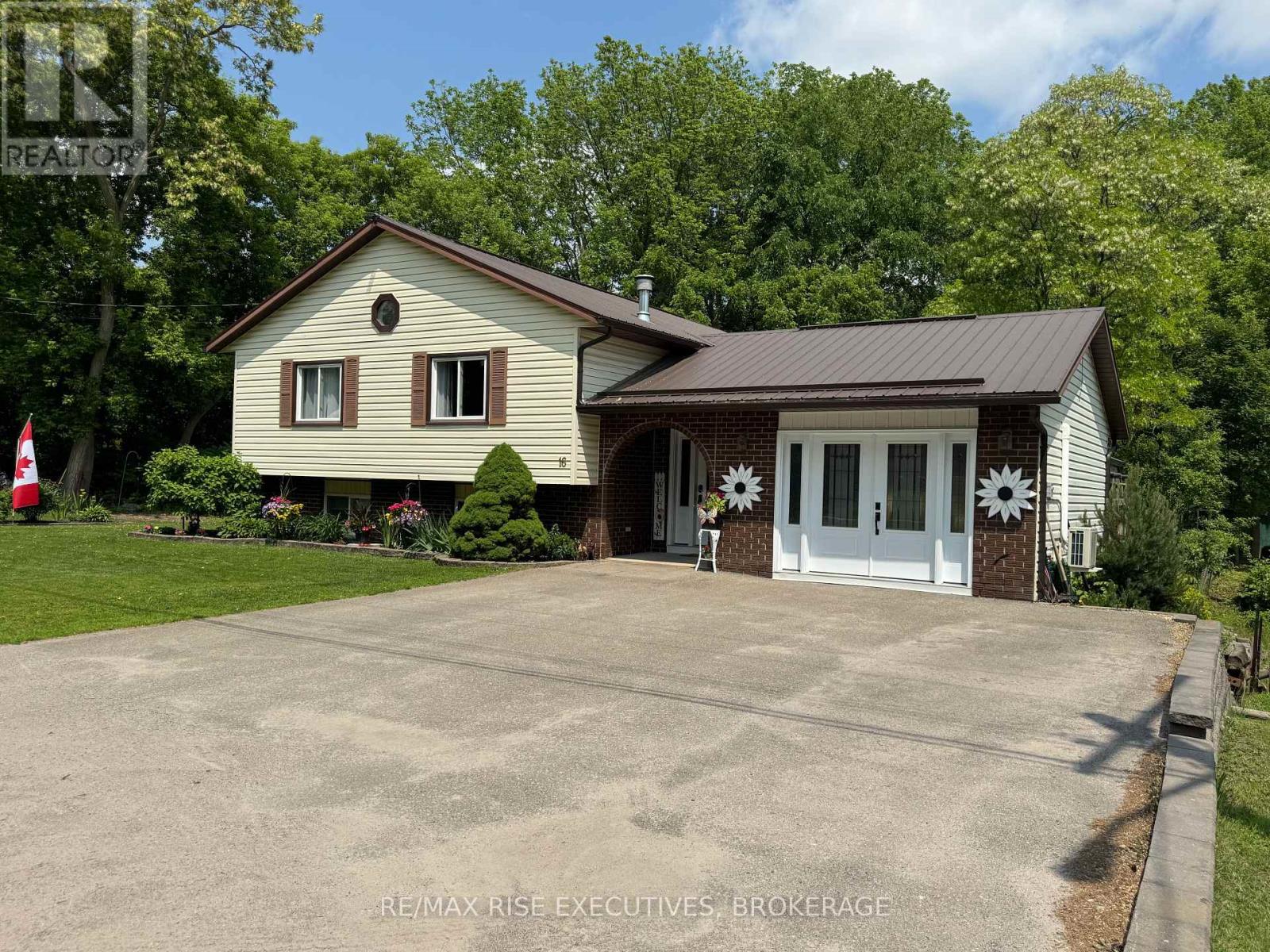 16 KING STREET E, Lansdowne Village, Ontario
