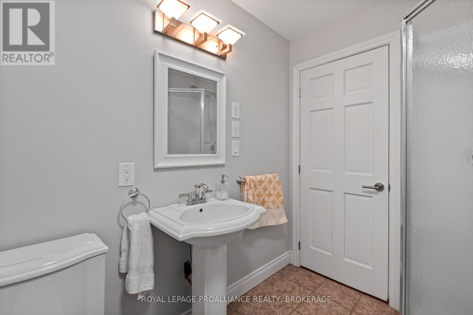 2749 Lakefield Drive, Frontenac, Ontario  K0H 1X0 - Photo 12 - X12234868