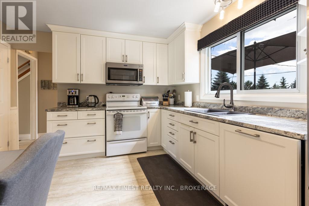 1043 Lincoln Drive, Kingston, Ontario  K7M 4Z3 - Photo 12 - X12236841