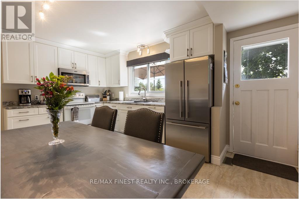 1043 Lincoln Drive, Kingston, Ontario  K7M 4Z3 - Photo 14 - X12236841