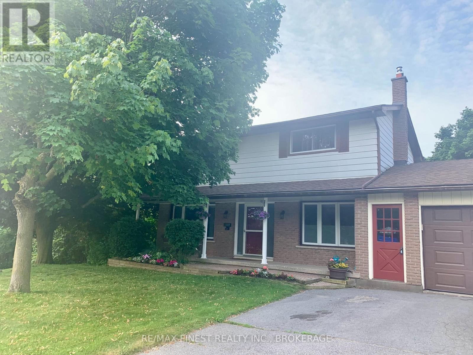 1043 Lincoln Drive, Kingston, Ontario  K7M 4Z3 - Photo 2 - X12236841