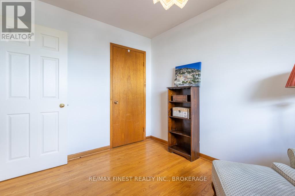 1043 Lincoln Drive, Kingston, Ontario  K7M 4Z3 - Photo 30 - X12236841