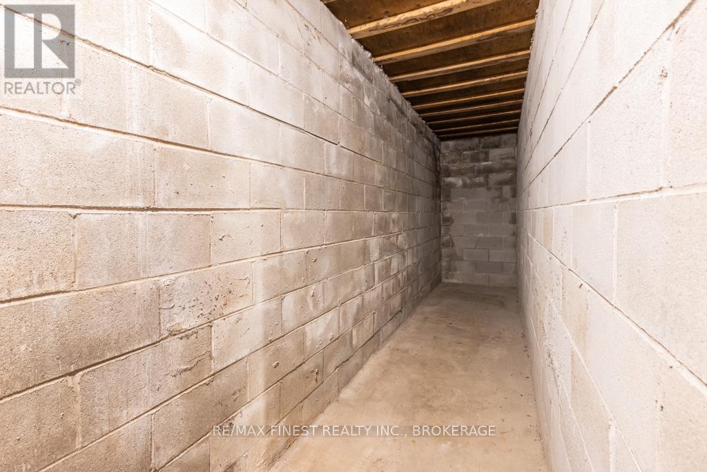 1043 Lincoln Drive, Kingston, Ontario  K7M 4Z3 - Photo 39 - X12236841