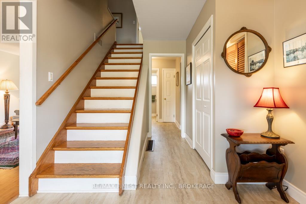 1043 Lincoln Drive, Kingston, Ontario  K7M 4Z3 - Photo 4 - X12236841