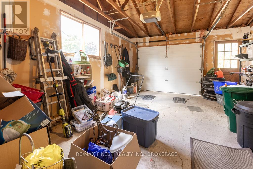 1043 Lincoln Drive, Kingston, Ontario  K7M 4Z3 - Photo 40 - X12236841