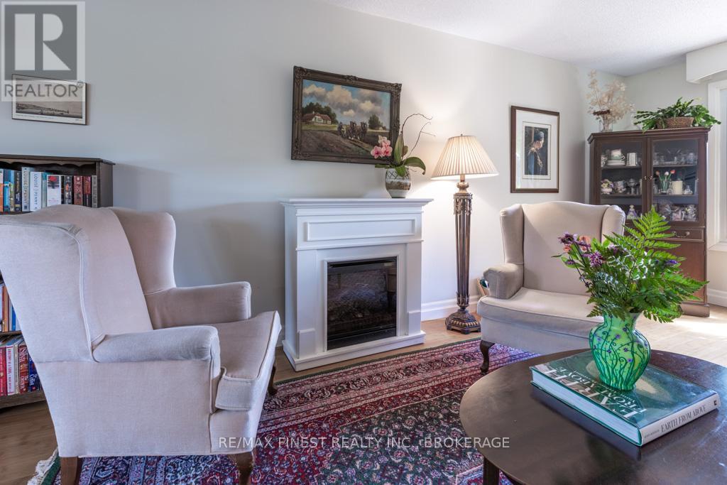 1043 Lincoln Drive, Kingston, Ontario  K7M 4Z3 - Photo 7 - X12236841