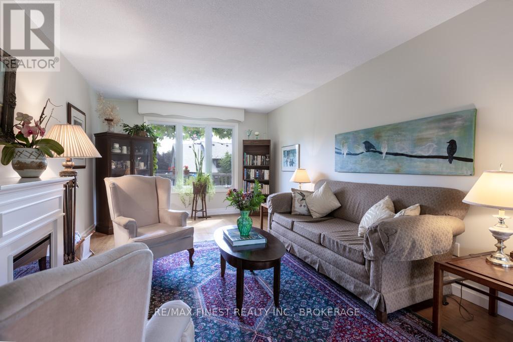 1043 Lincoln Drive, Kingston, Ontario  K7M 4Z3 - Photo 8 - X12236841