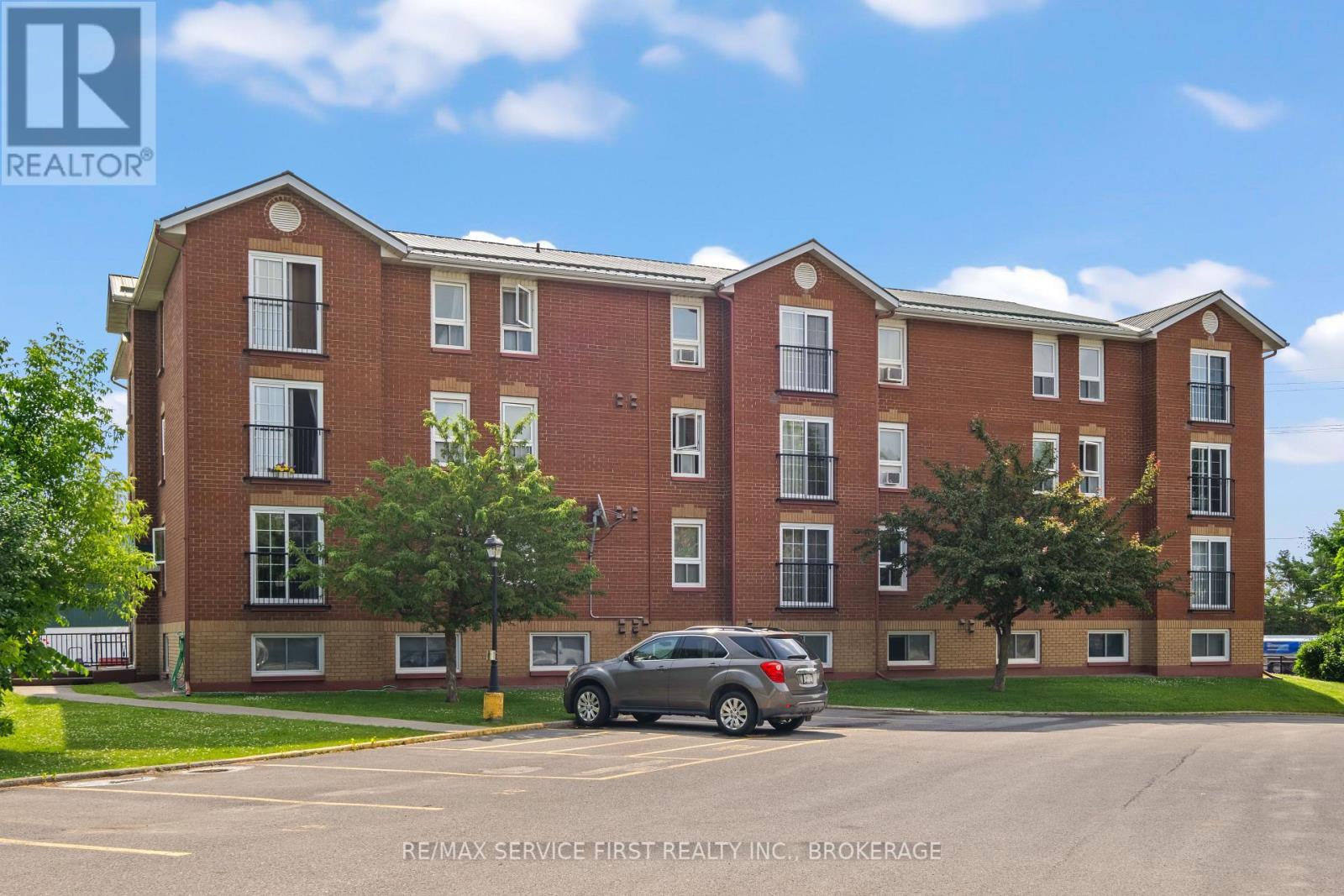 105 - 550 TALBOT PLACE, Gananoque, Ontario