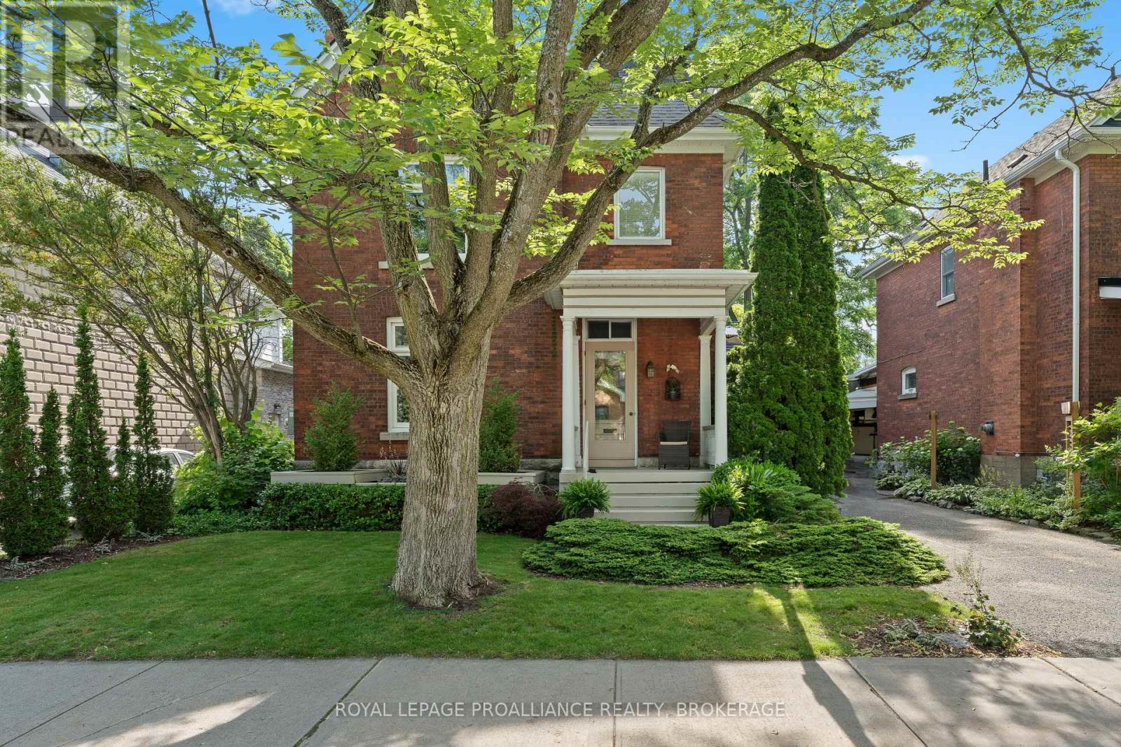 127 BEVERLEY STREET, Kingston, Ontario