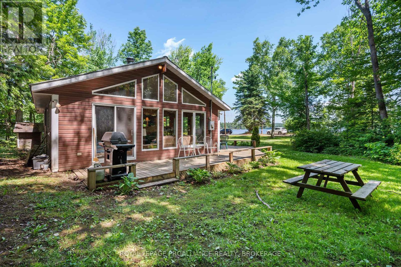 1057 MARBLE LAKE ROAD, Frontenac, Ontario