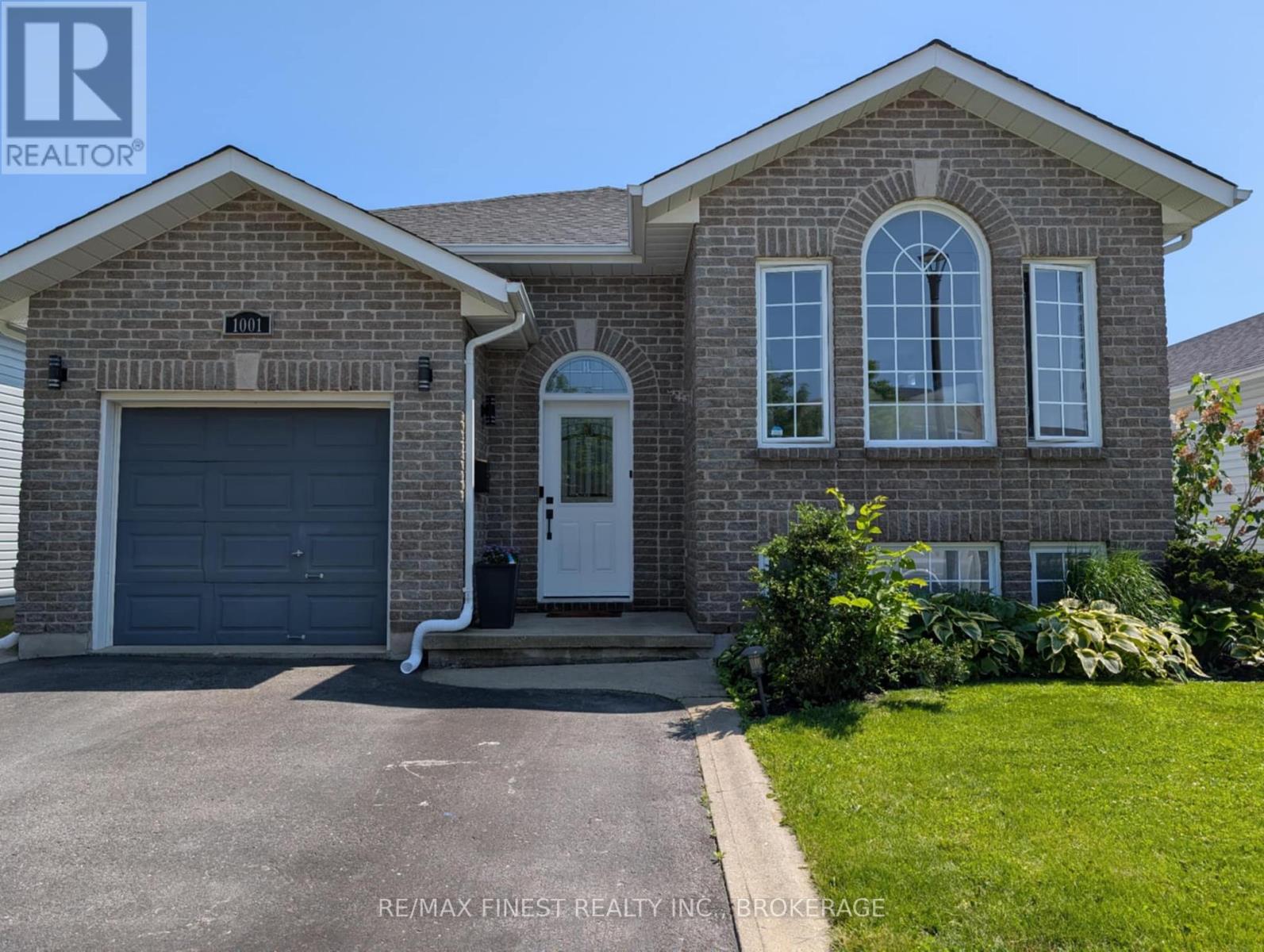 1001 BLUFFWOOD AVENUE, Kingston, Ontario