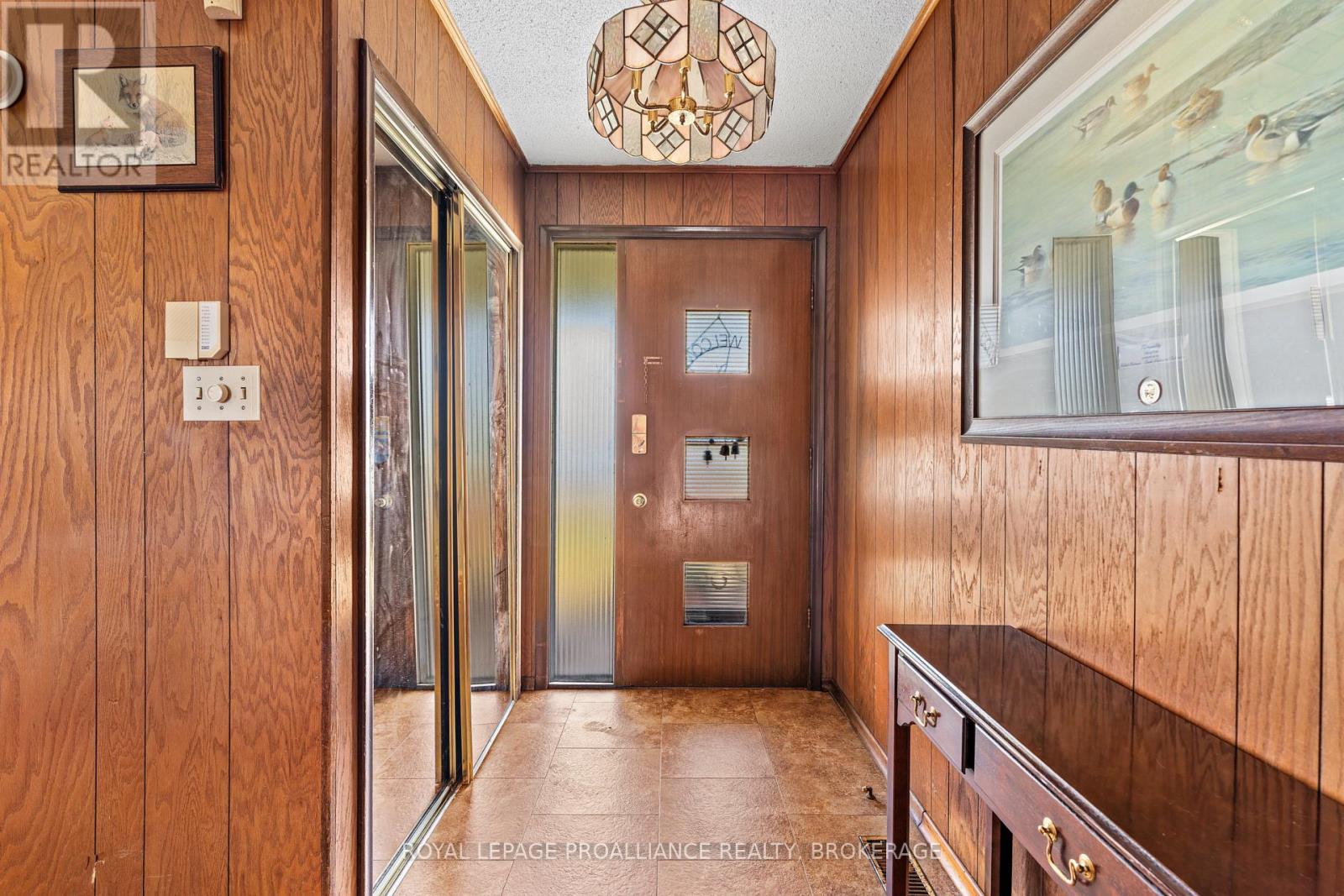 631 Highway 96, Frontenac Islands, Ontario K0H 2Y0 - Photo 8 - X12249955