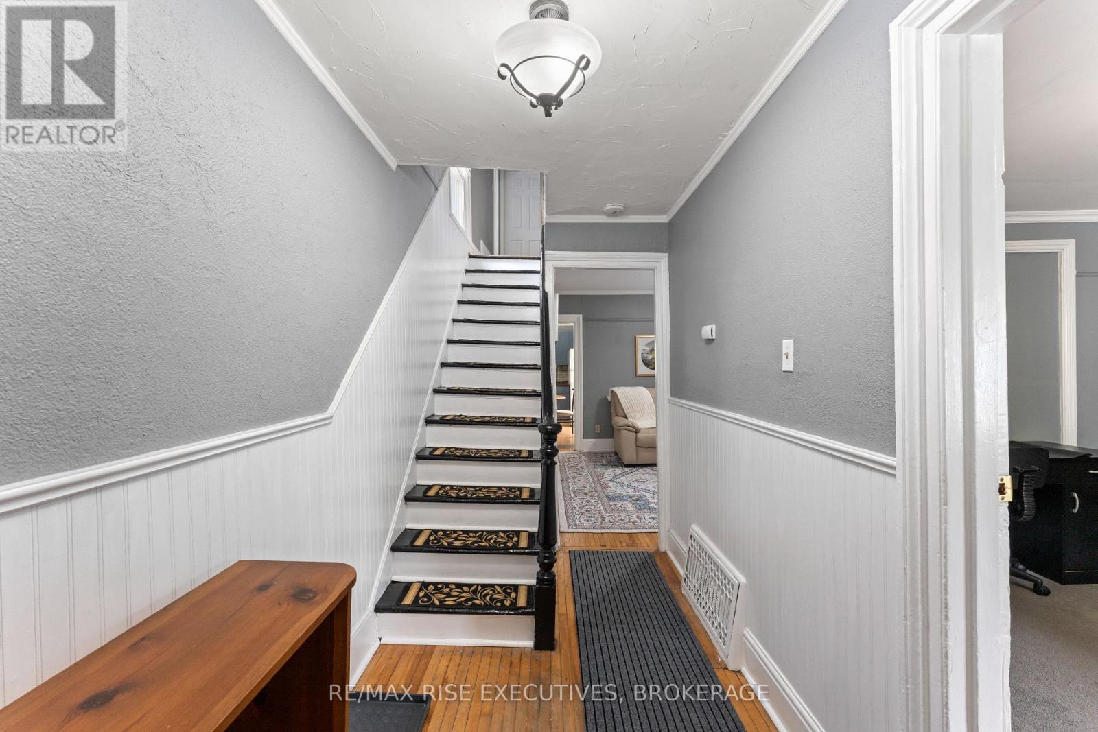 135 Nelson Street, Kingston, Ontario  K7L 3W9 - Photo 4 - X12255852
