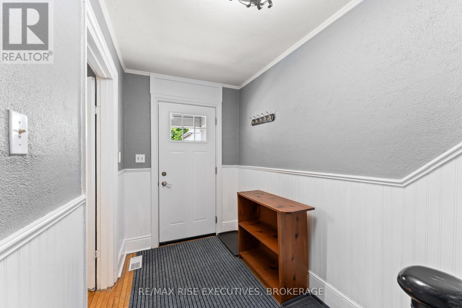 135 Nelson Street, Kingston, Ontario  K7L 3W9 - Photo 5 - X12255852