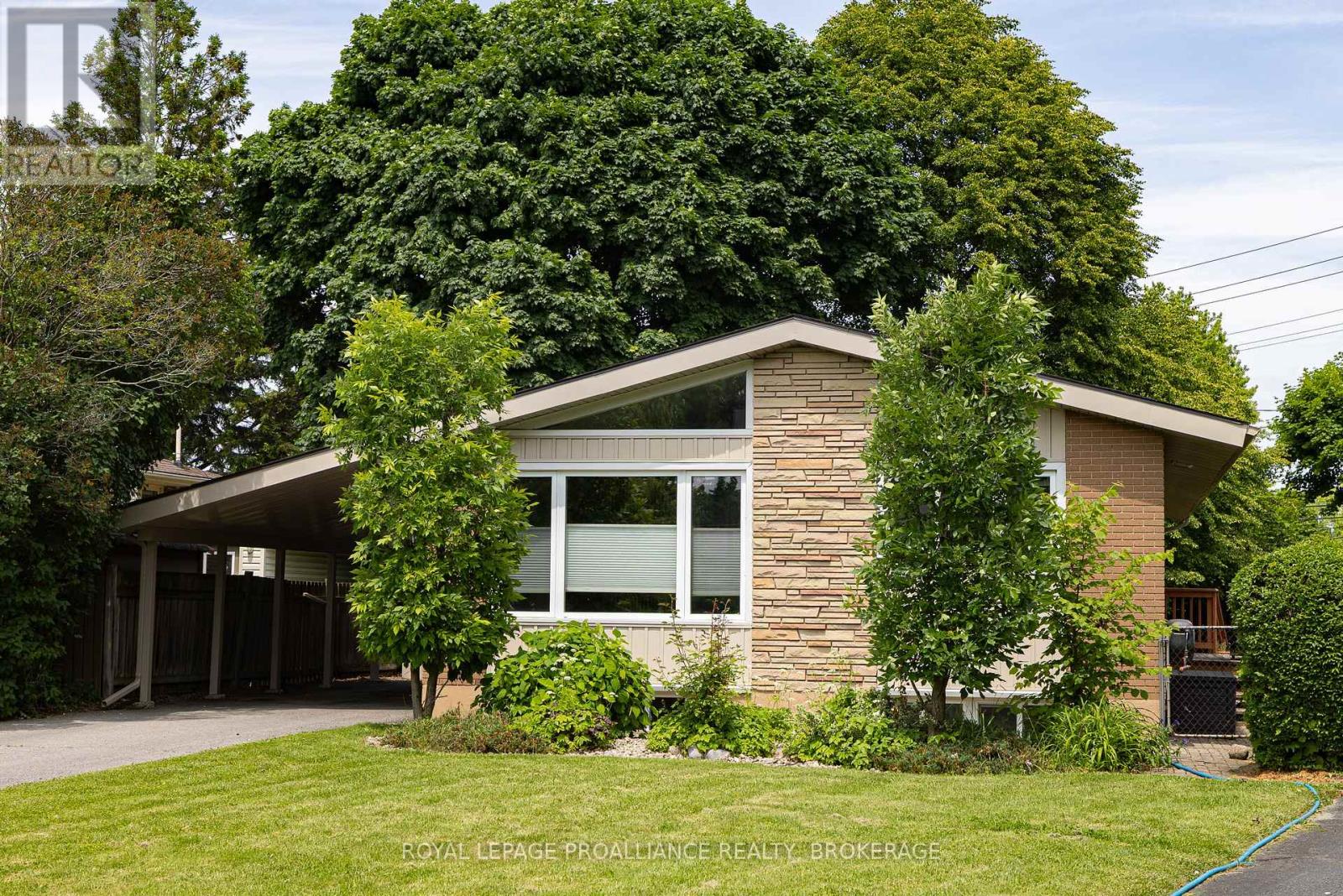 73 MACKENZIE CRESCENT, Kingston, Ontario