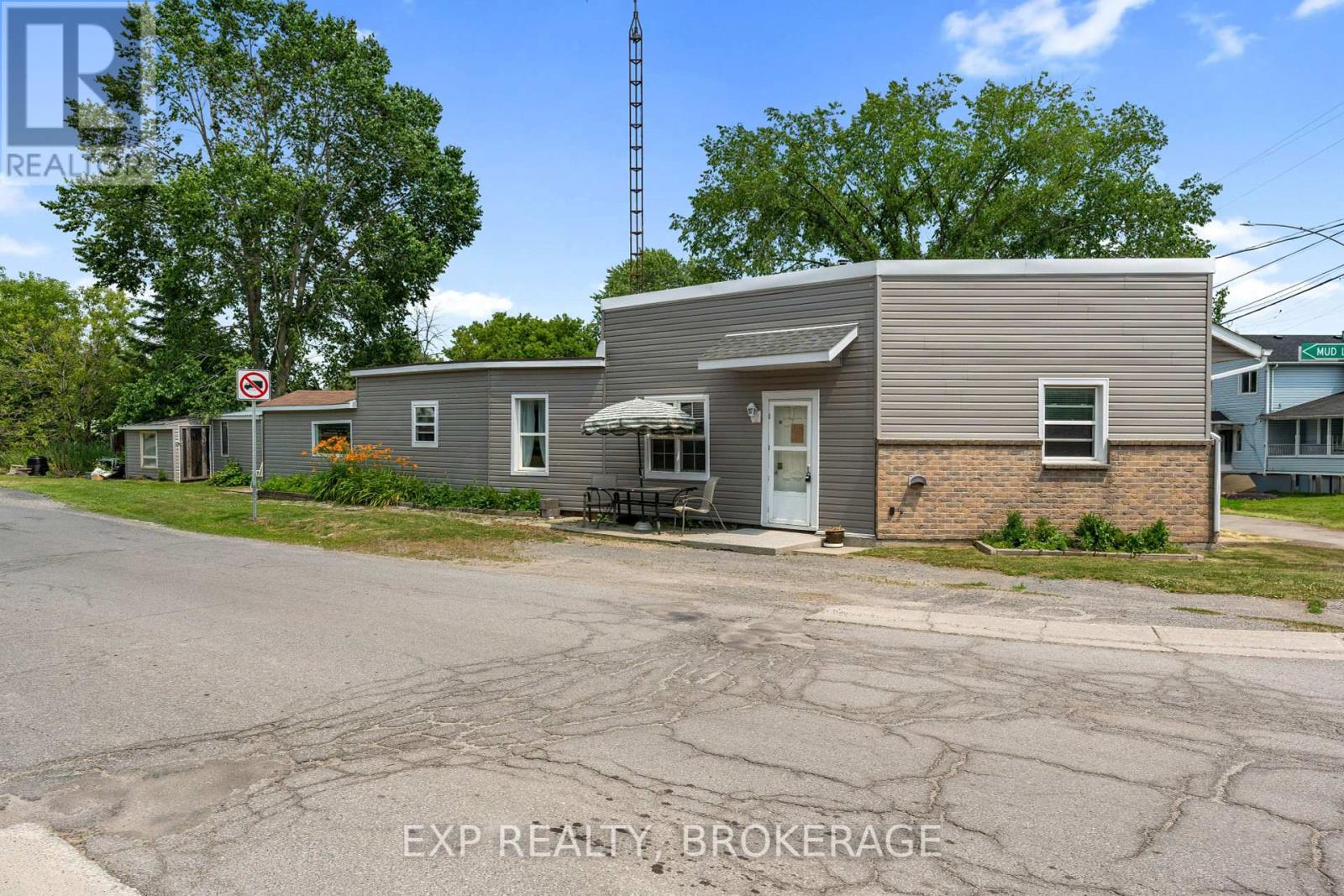 90 MAIN STREET, Loyalist, Ontario