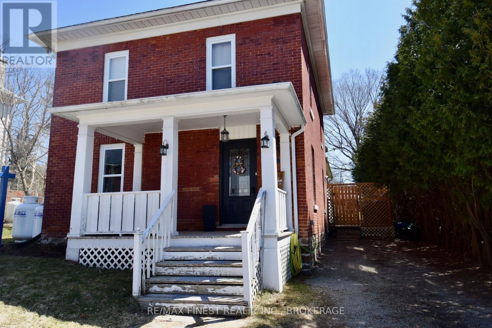 36 WILLIAM STREET, Rideau Lakes, Ontario
