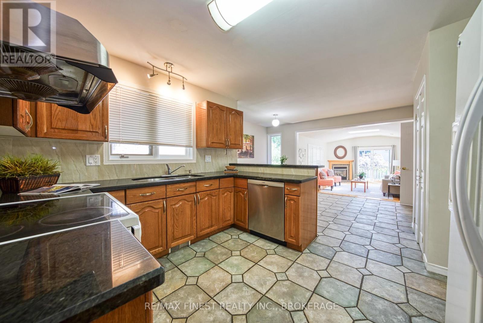 634 Fernmoor Street, Kingston, Ontario  K7M 8K5 - Photo 11 - X12264934
