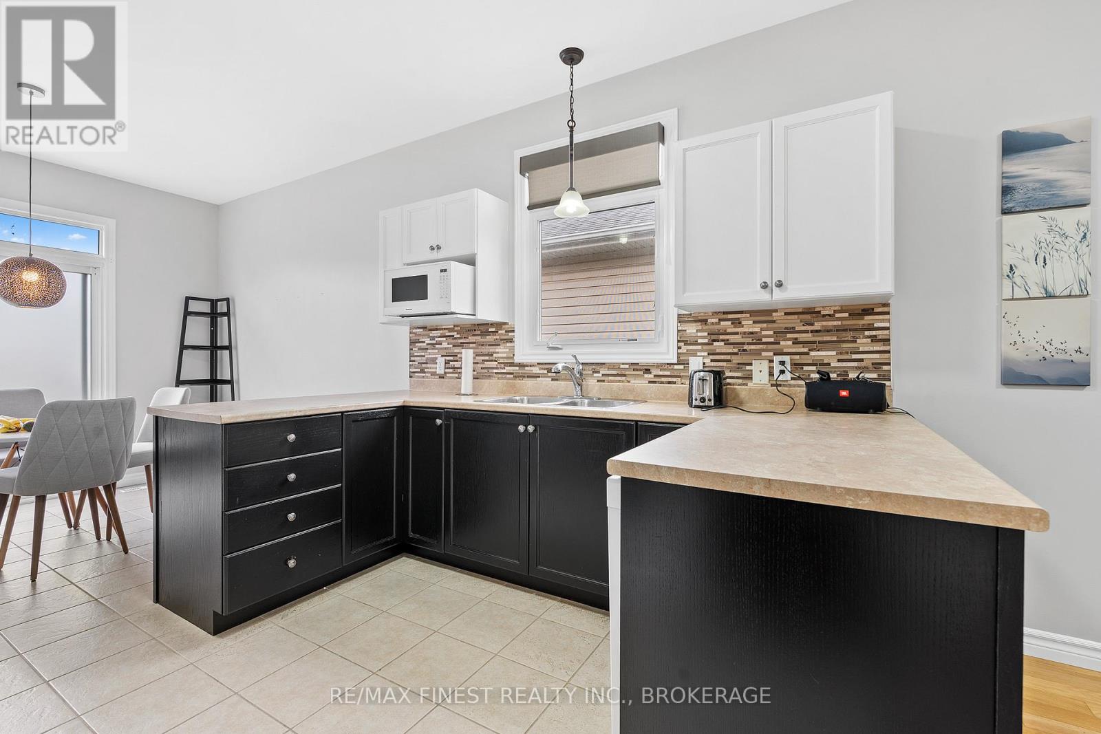 995 Swanfield Street, Kingston, Ontario  K7M 0A6 - Photo 10 - X12267068