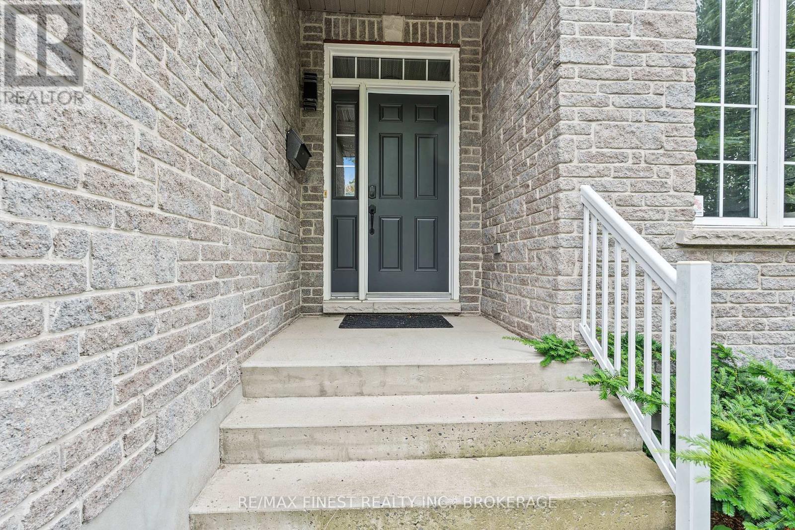 995 Swanfield Street, Kingston, Ontario  K7M 0A6 - Photo 3 - X12267068
