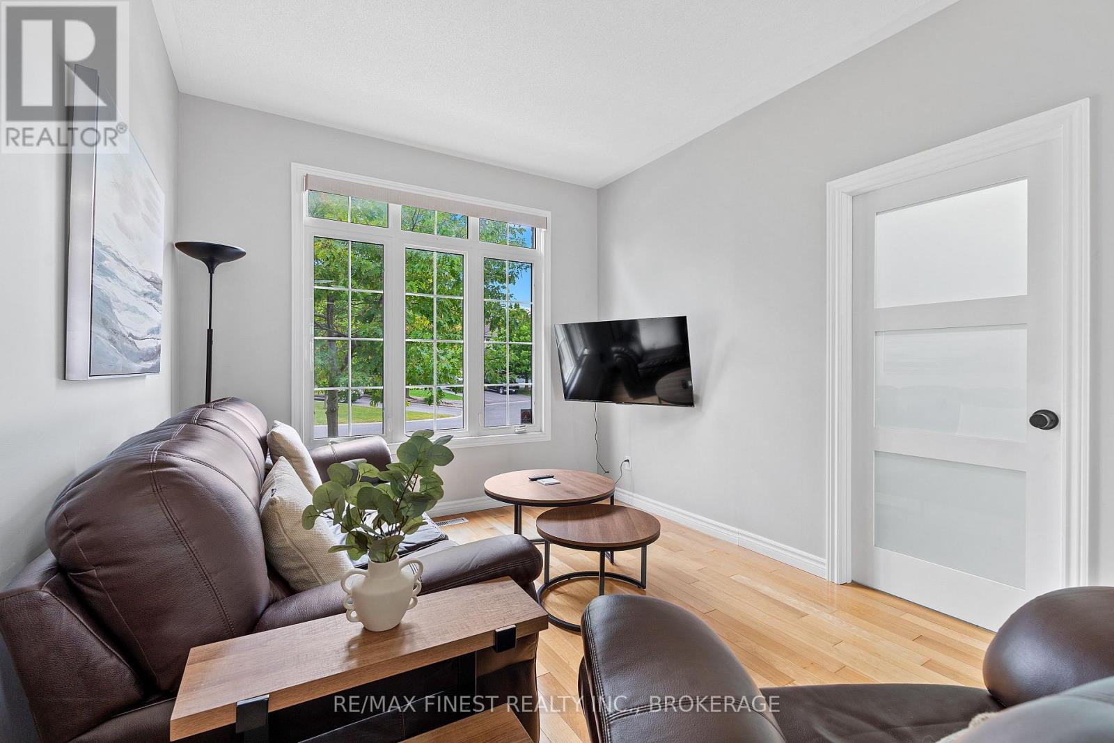 995 Swanfield Street, Kingston, Ontario  K7M 0A6 - Photo 5 - X12267068