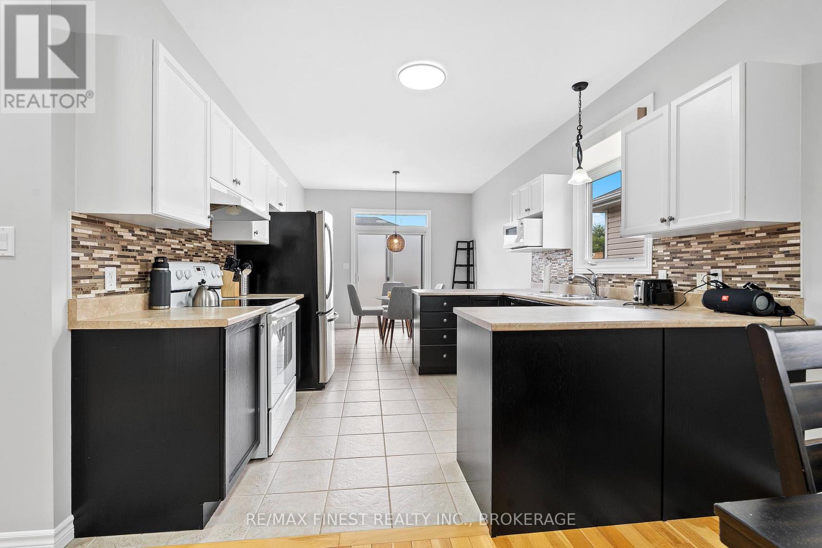 995 Swanfield Street, Kingston, Ontario  K7M 0A6 - Photo 9 - X12267068