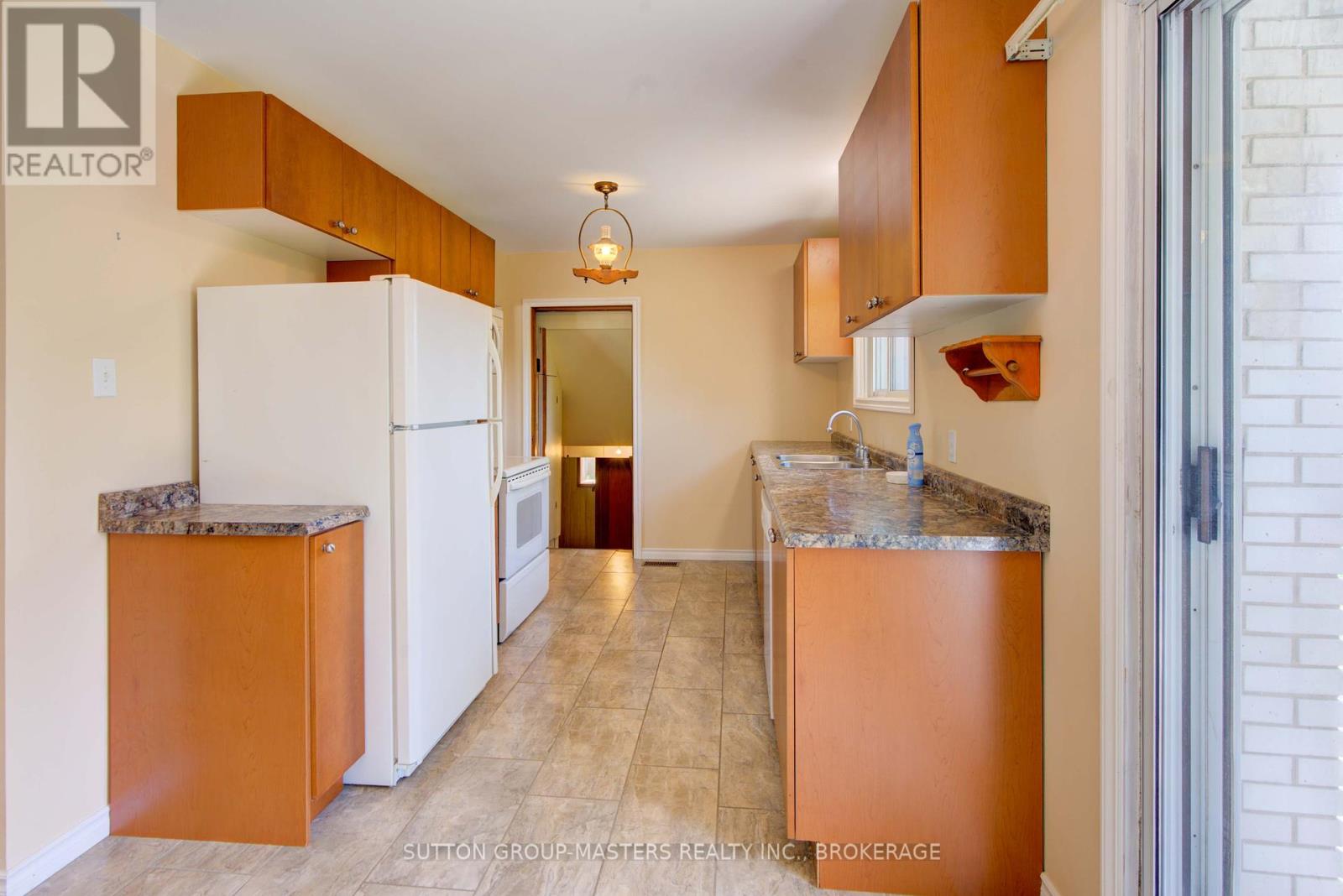 344 Norman Rogers Drive, Kingston, Ontario  K7M 2R8 - Photo 8 - X12276628