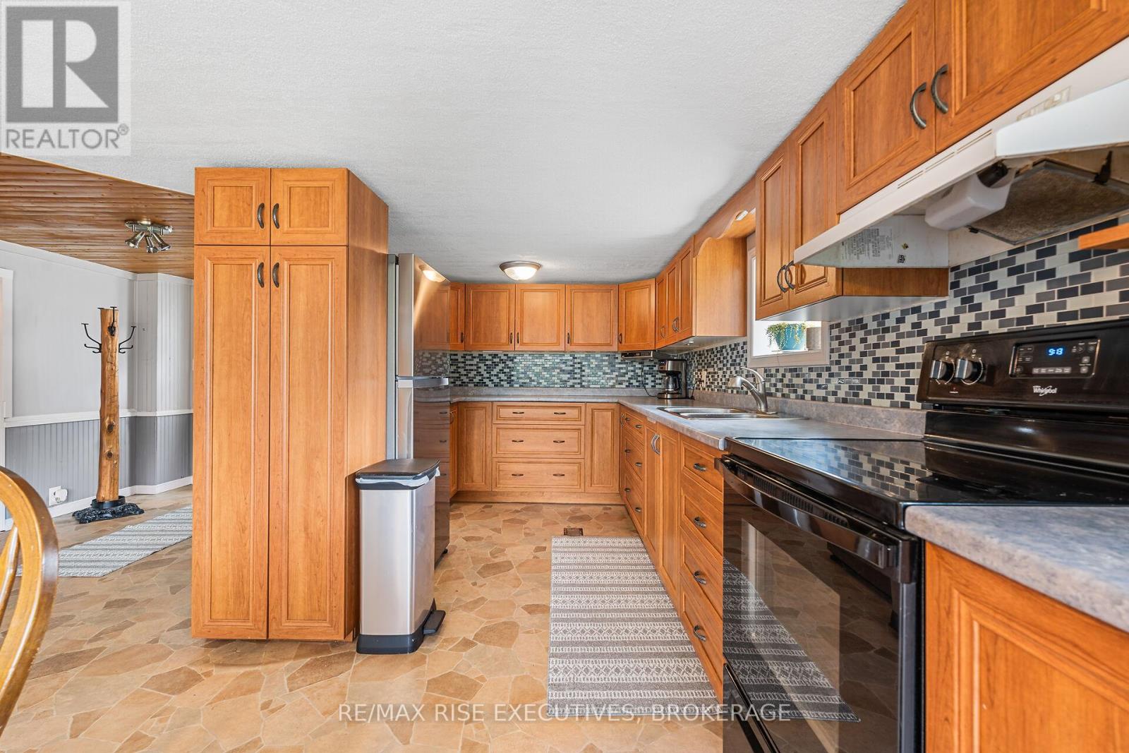 251 Briar Hill Road, Leeds And The Thousand Islands, Ontario  K0E 1N0 - Photo 12 - X12282403