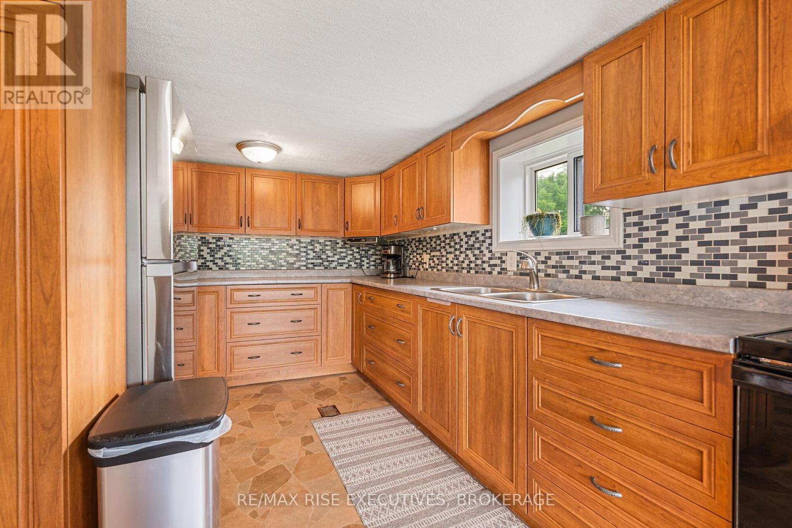 251 Briar Hill Road, Leeds And The Thousand Islands, Ontario  K0E 1N0 - Photo 13 - X12282403