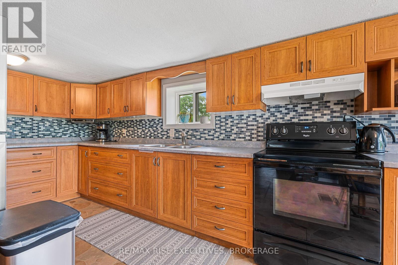 251 Briar Hill Road, Leeds And The Thousand Islands, Ontario  K0E 1N0 - Photo 14 - X12282403