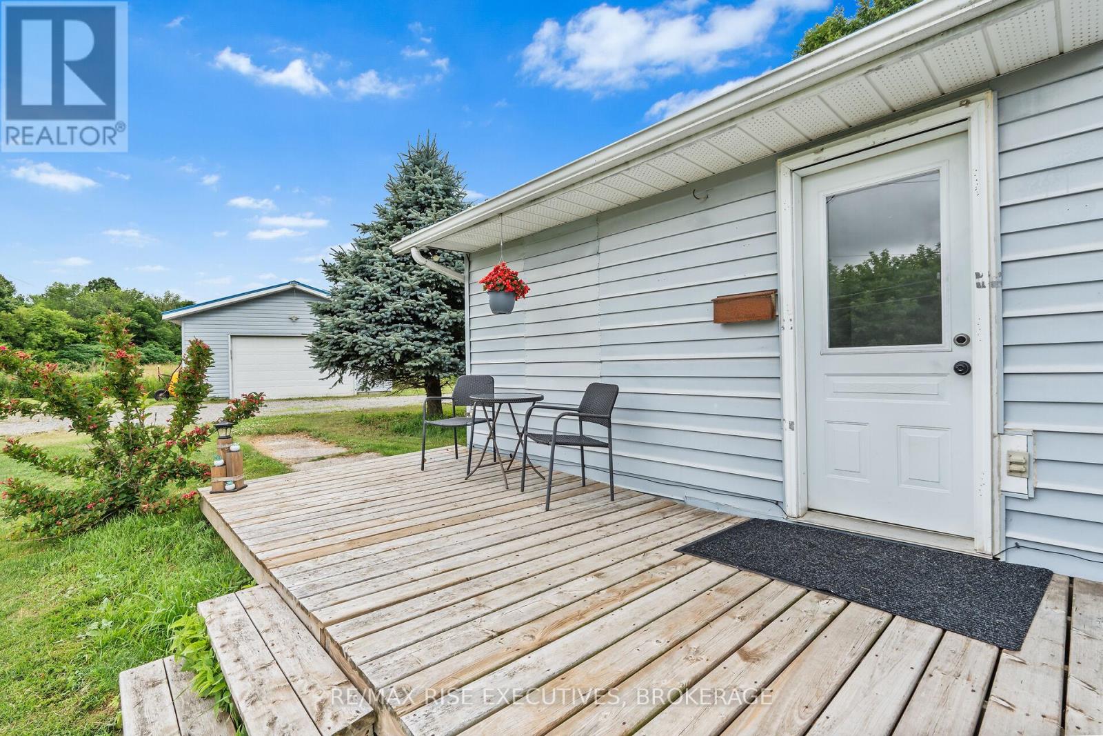 251 Briar Hill Road, Leeds And The Thousand Islands, Ontario  K0E 1N0 - Photo 2 - X12282403