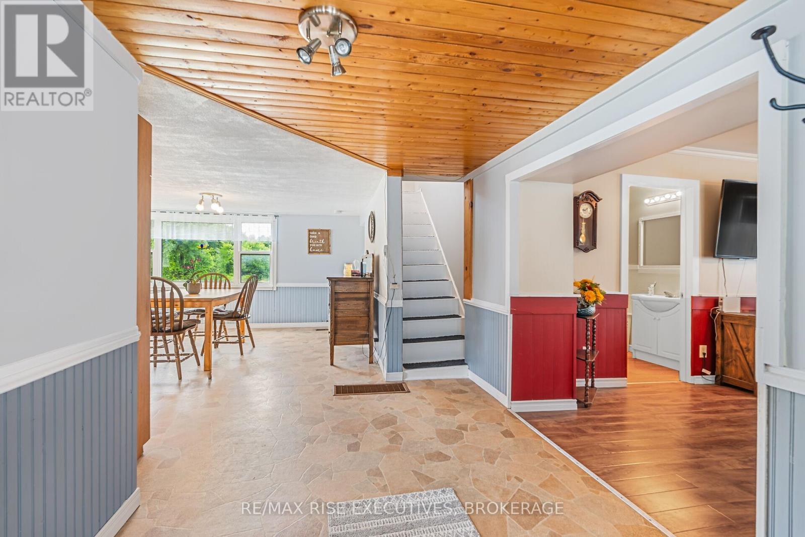 251 Briar Hill Road, Leeds And The Thousand Islands, Ontario  K0E 1N0 - Photo 4 - X12282403