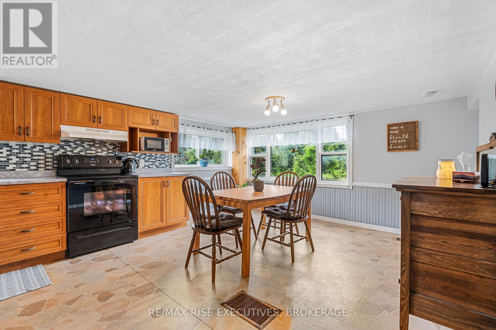 251 Briar Hill Road, Leeds And The Thousand Islands, Ontario  K0E 1N0 - Photo 8 - X12282403