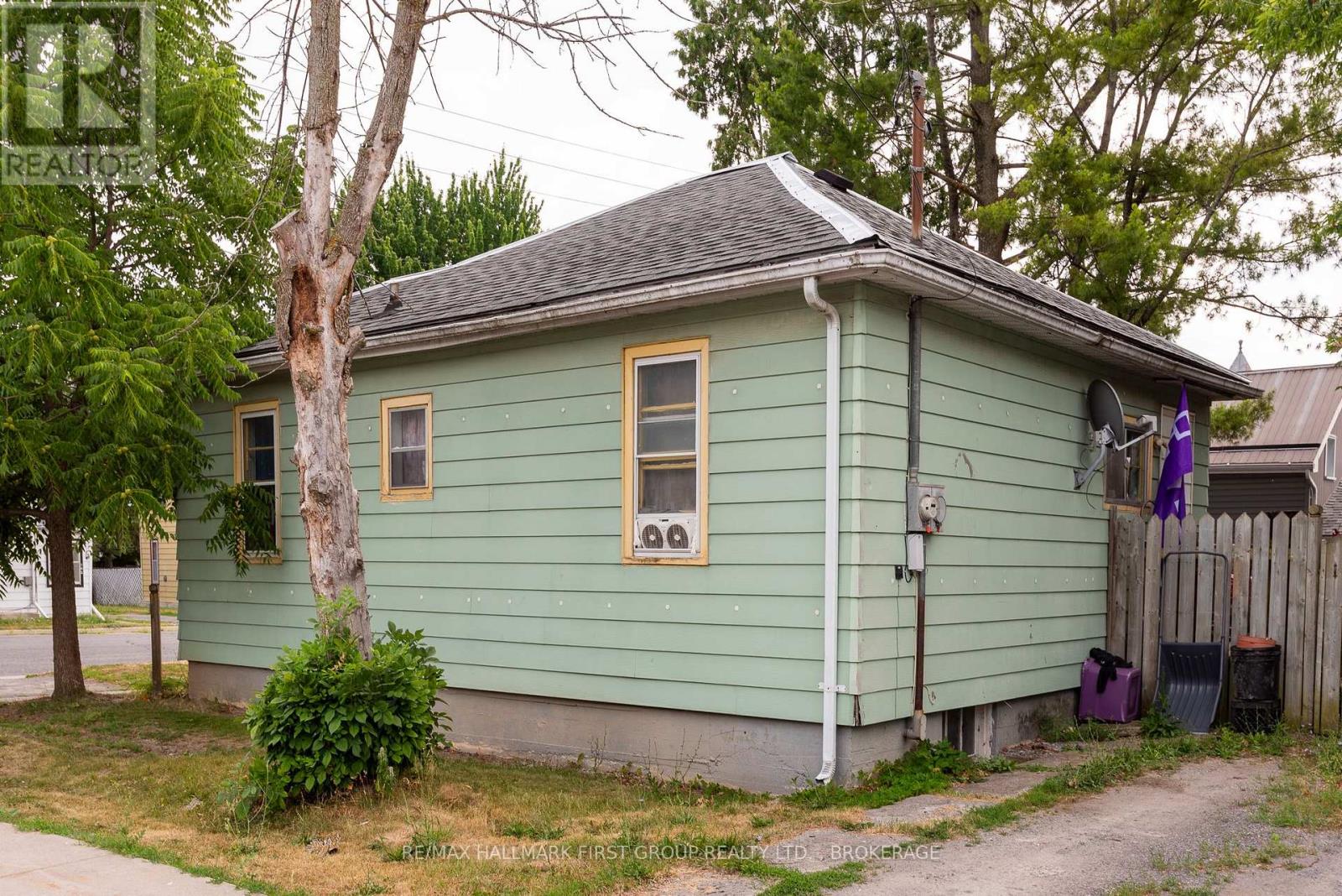 103 Centre Street, Deseronto, Ontario  K0K 1X0 - Photo 11 - X12282942