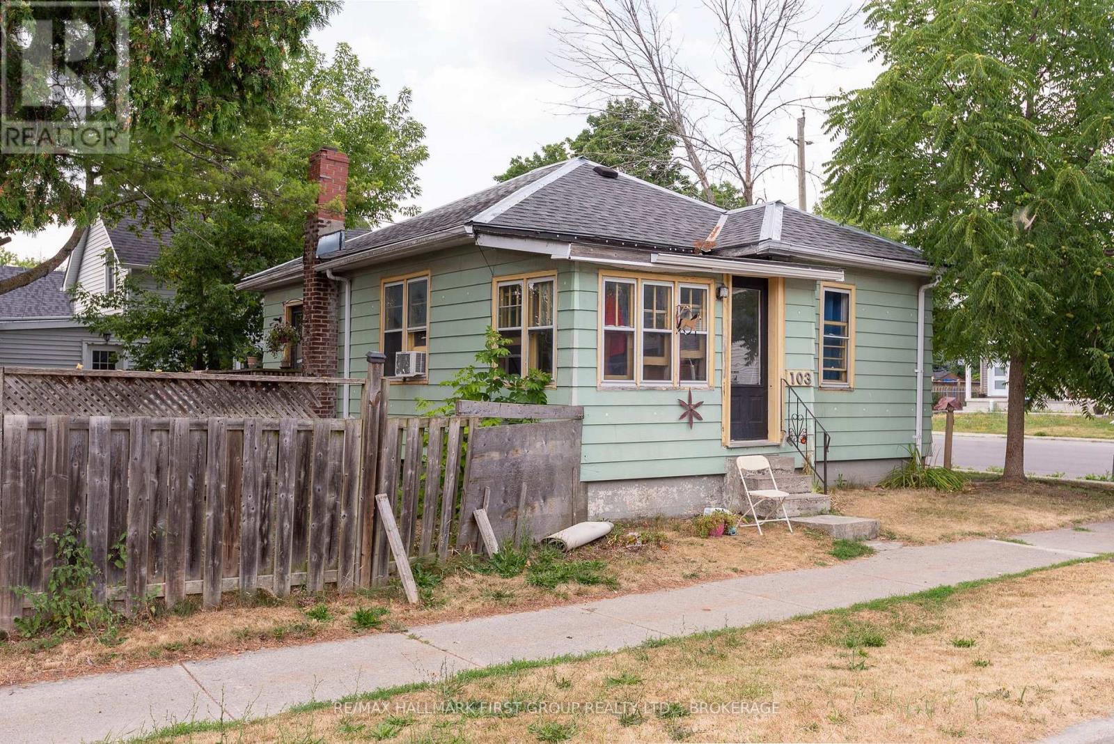 103 Centre Street, Deseronto, Ontario  K0K 1X0 - Photo 2 - X12282942