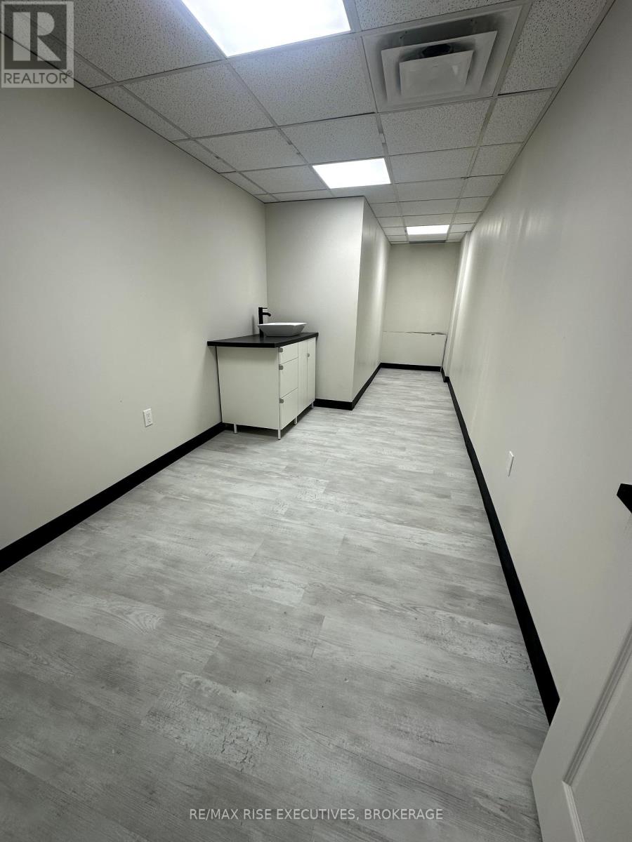 8 - 714 Front Road, Kingston, Ontario K7M 4L5 - Photo 11 - X12283846