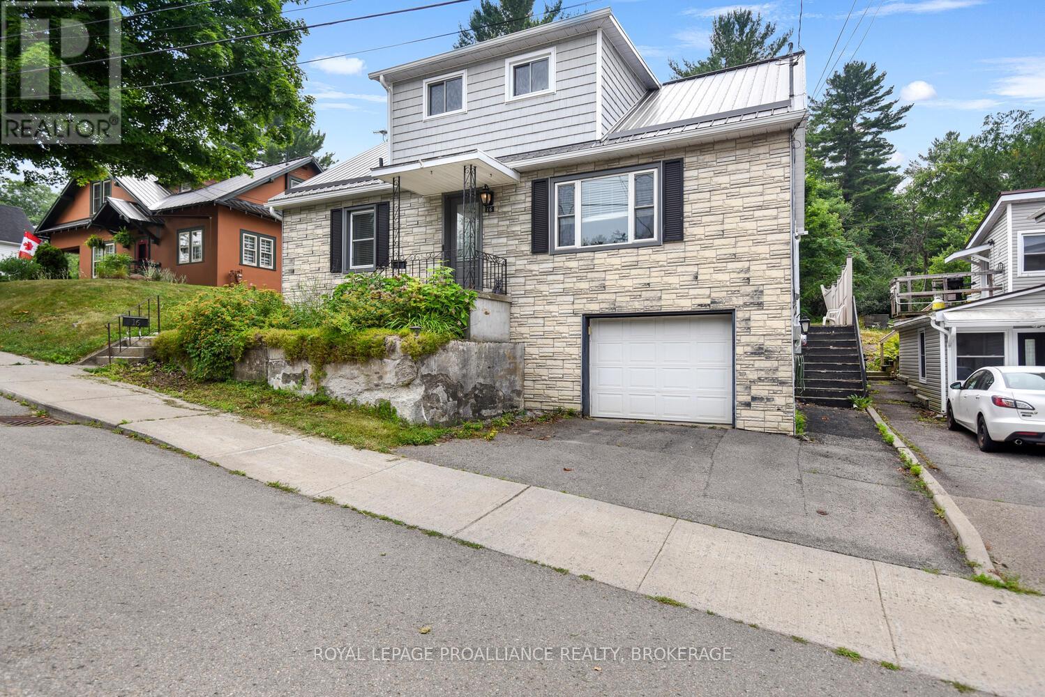 16 Mccready Street, Brockville, Ontario  K6V 5N3 - Photo 3 - X12287539