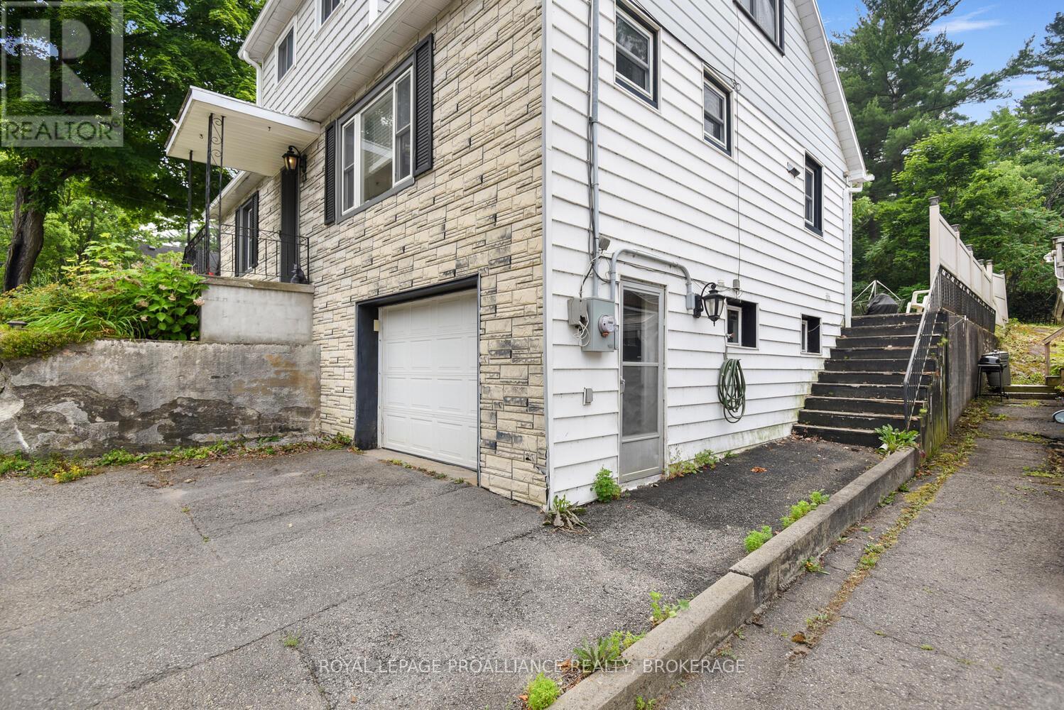 16 Mccready Street, Brockville, Ontario  K6V 5N3 - Photo 4 - X12287539