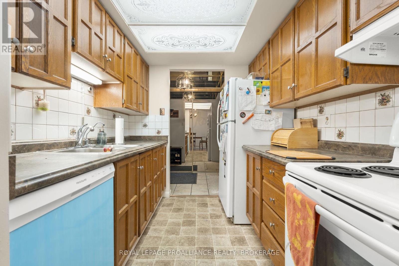 309 - 165 Ontario Street, Kingston, Ontario  K7L 2Y6 - Photo 10 - X12288363