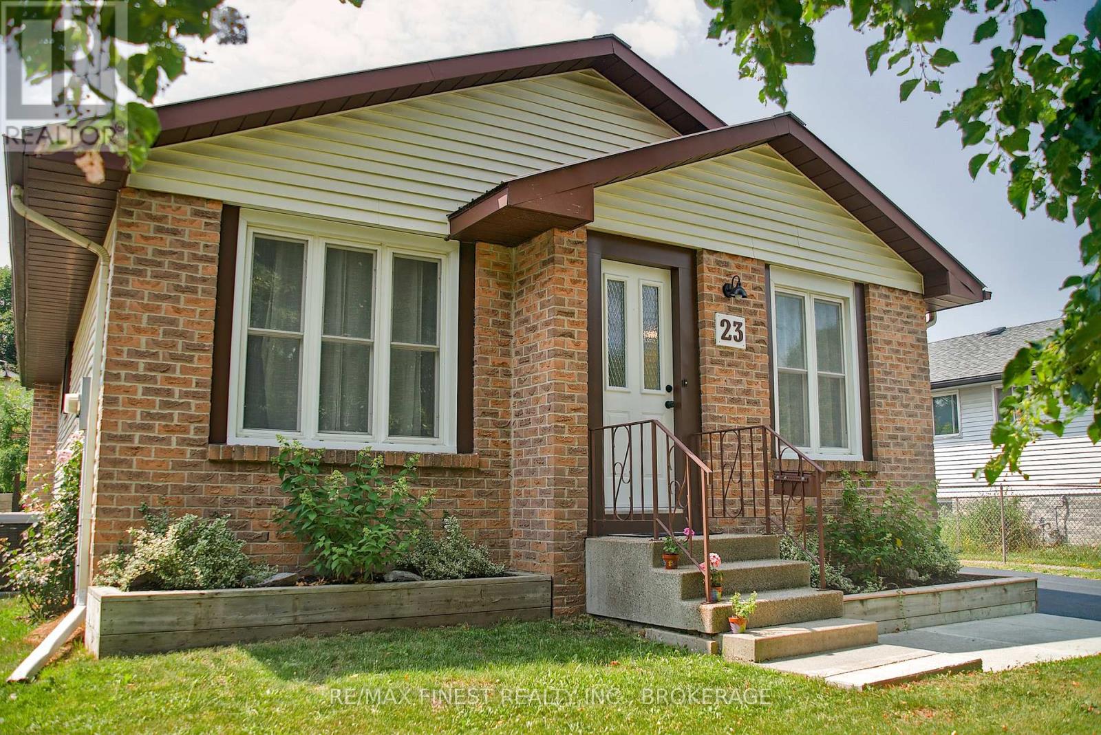 23 DAUPHIN AVENUE, Kingston, Ontario
