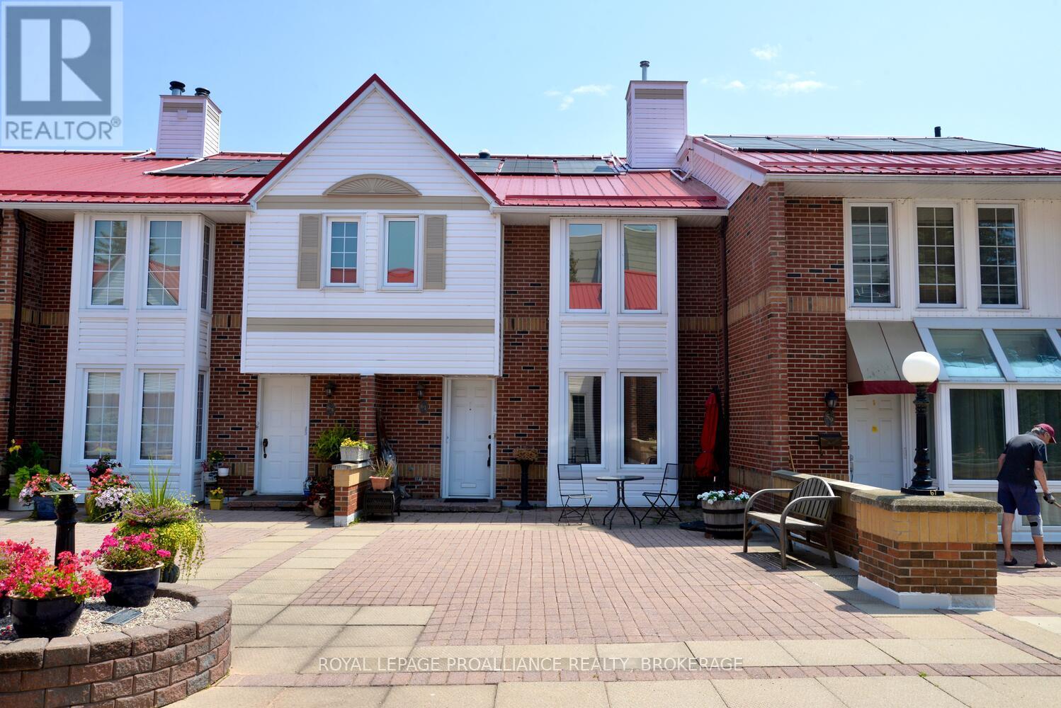 61 - 1 PLACE D'ARMES, Kingston, Ontario