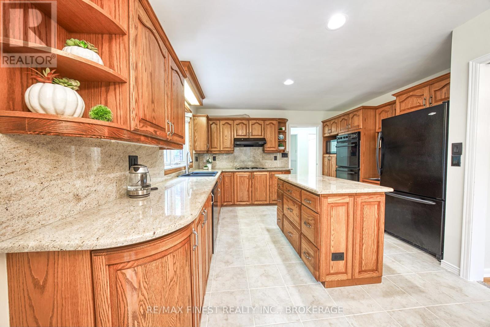 16 Pembroke Street, Kingston, Ontario K7L 4N4 - Photo 21 - X12303105