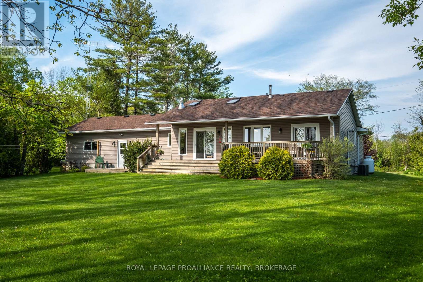 14 SUNSET LANE, Greater Napanee, Ontario