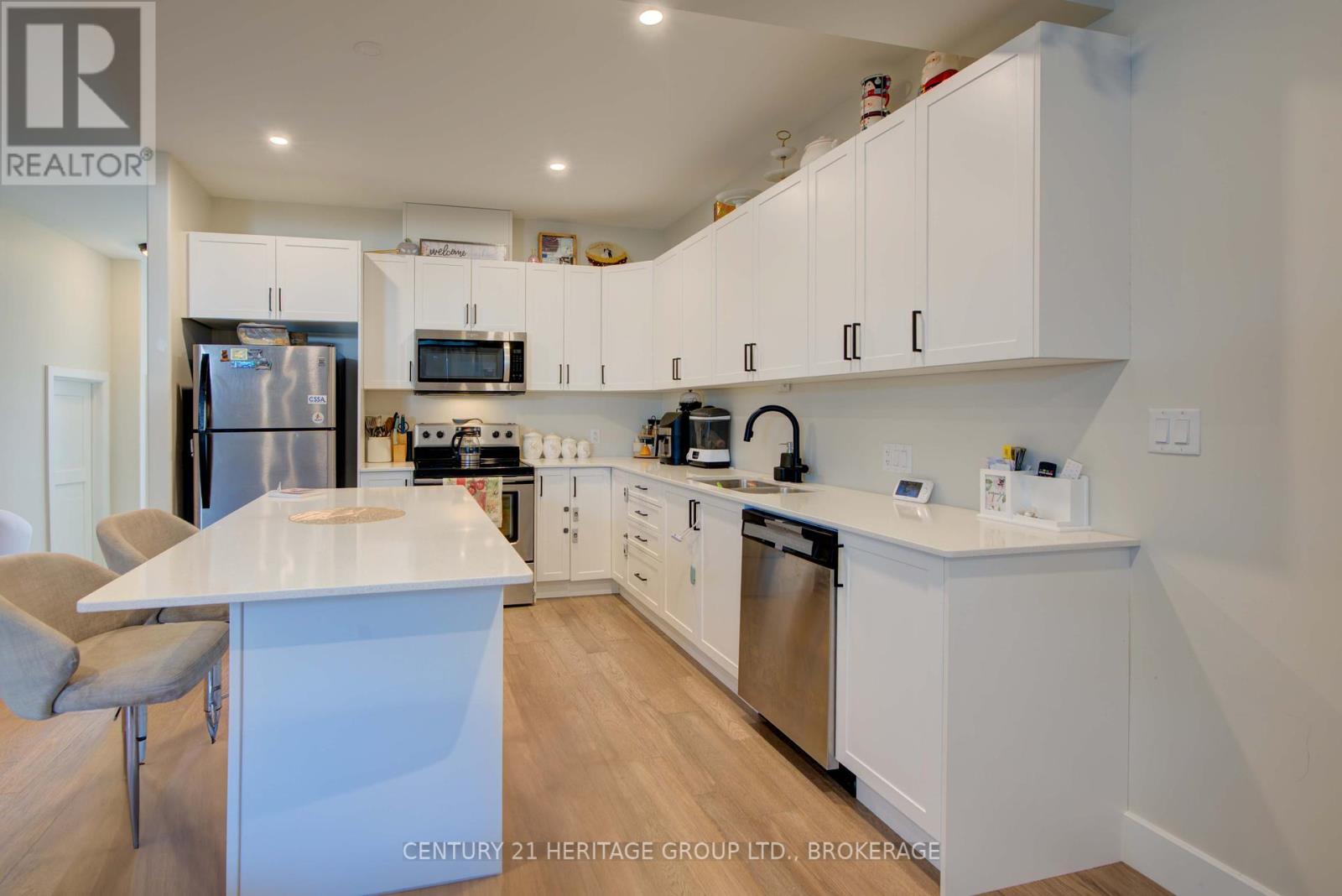 28 Dusenbury Drive, Loyalist, Ontario K0H 2H0 - Photo 17 - X12308183