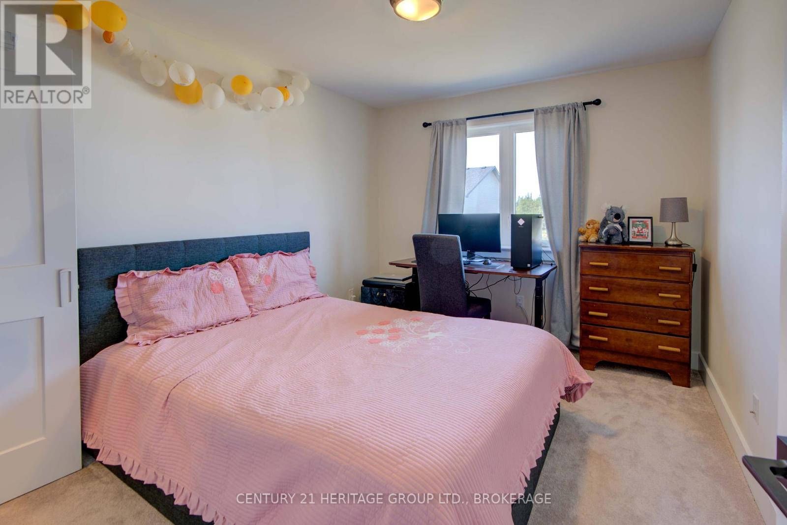 28 Dusenbury Drive, Loyalist, Ontario K0H 2H0 - Photo 36 - X12308183